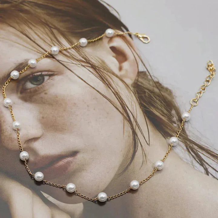 Elegancki złoty naszyjnik z perłami