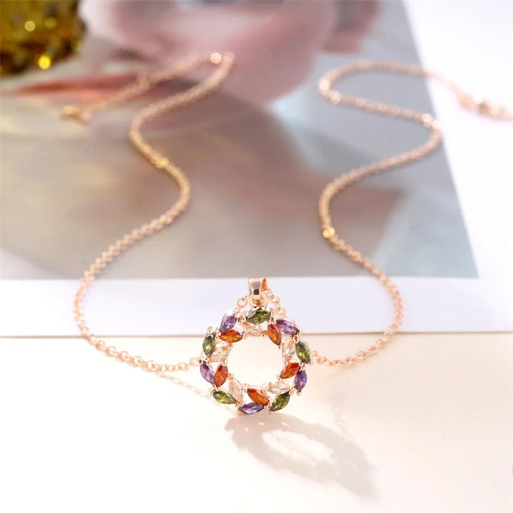 Naszyjnik z zawieszką w kształcie tęczy